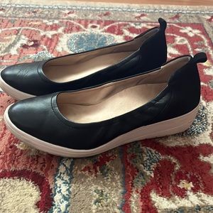 Vionic black and white wedge pump Jacey size 8